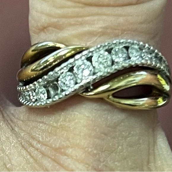 This item is sold won’t let me edit Diamond Ring, 10 K, 1 CTOne Diamond Missing - Picture 6 of 8